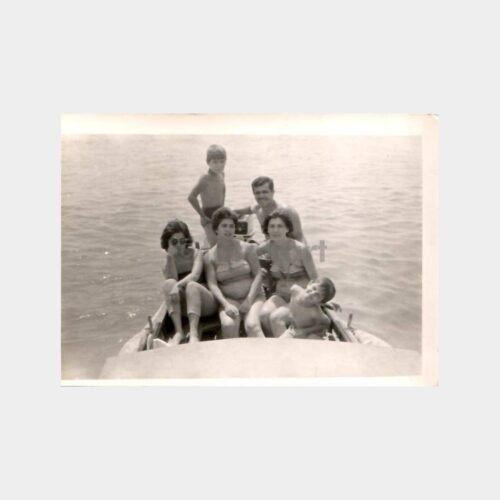 Sandal Gezisinde Bir Aile Fotoğraf