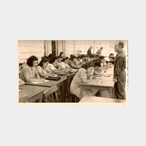 Sınava Giren Genç Kızlar Fotoğraf