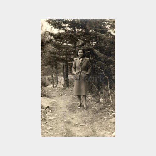 Uludağ - Orman Patikasında Kadın Fotoğraf