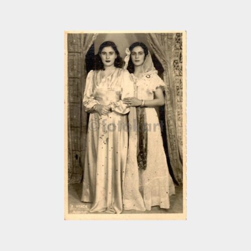 Adana İki Genç Kadın Fotoğraf