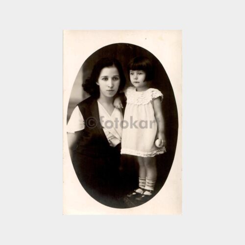 Anne ve Kızı Stüdyo Fotoğrafı