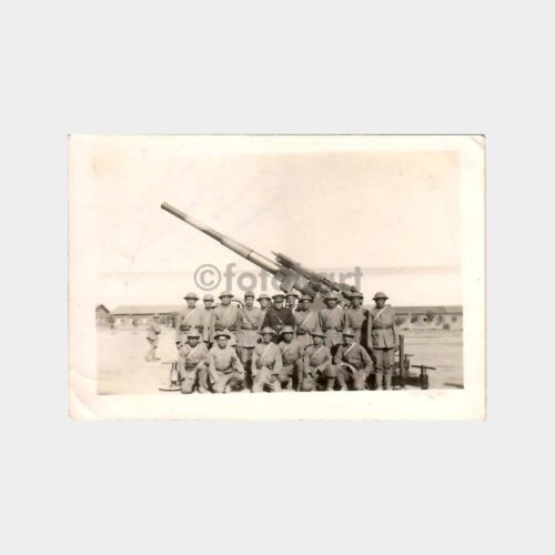 1946 Askeri Tanksavar Önünde Fotoğraf