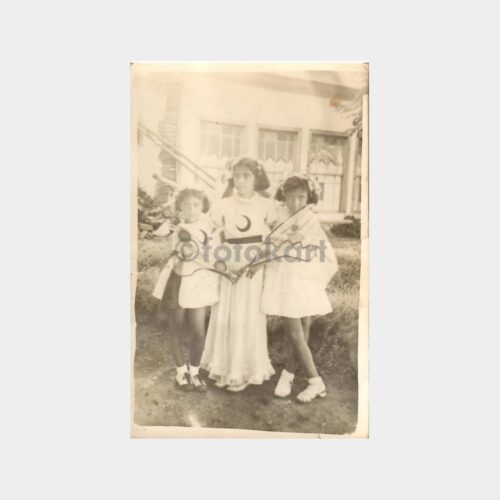 Ay Yıldız Elbiseli Kızlar Fotoğraf