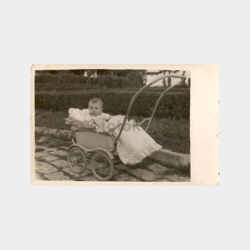 Bebek Arabasında Bebek Fotoğrafı
