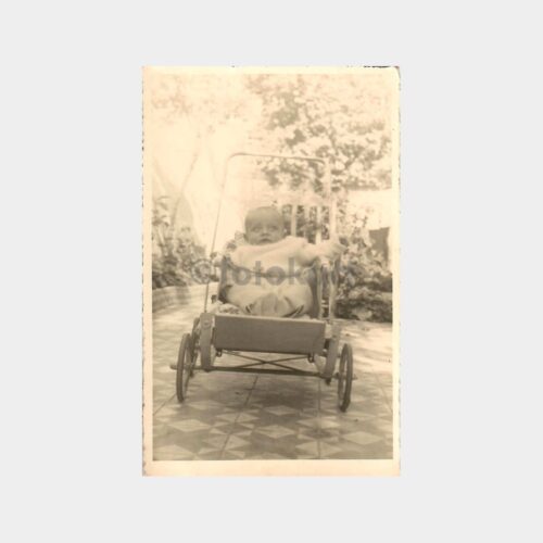 1941 Çocuk Arabası Konulu Fotoğraf