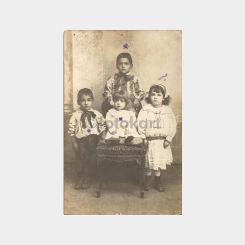 Çocuklar Konulu Eski Stüdyo Fotoğrafı