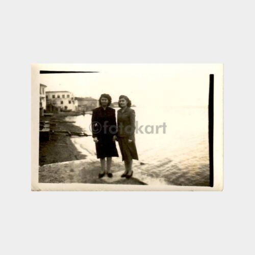Deniz Kenarı İki Kadın Fotoğraf