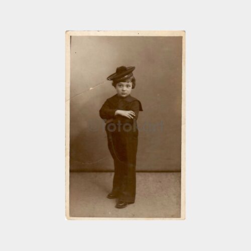 Denizci Giysili Küçük Kız Stüdyo Fotoğraf