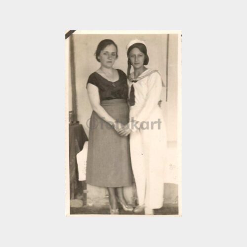 Denizci Kıyafetli Anne ve Kız 2 Adet Fotoğraf