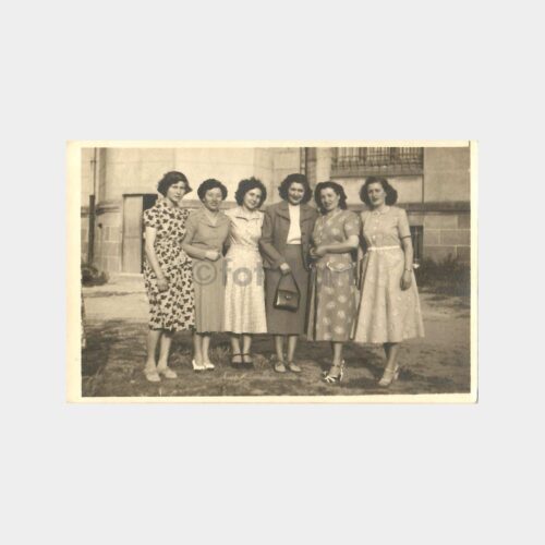 Elbiseli Kadınlar Toplu Fotoğraf