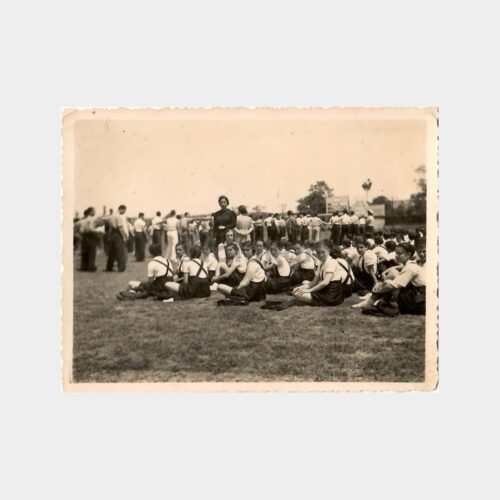Fenerbahçe Sahası Kız Öğrenciler Dinlenmede Fotoğraf