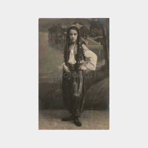 Folklor-Yerel Giysili Genç Kız Fotoğraf