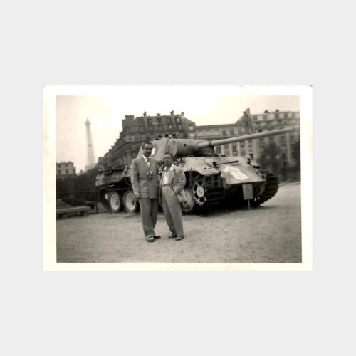 Fransa Paris Tank Önünde Hatıra Fotoğraf