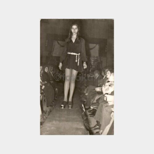 Güzel Kız Defile Yürüyüşü Fotoğraf