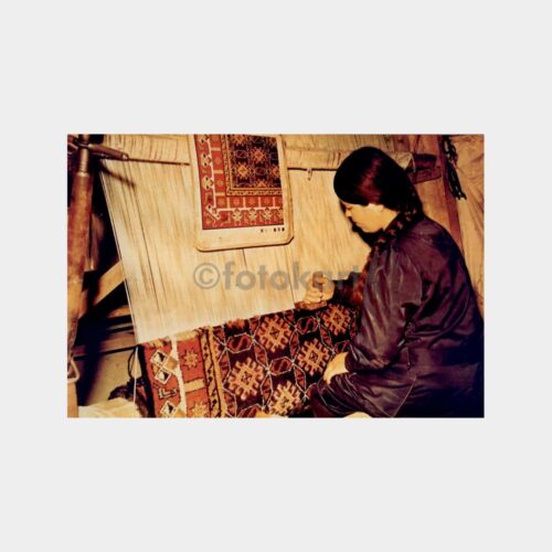 Halı Dokuyan Kız Görünüş Fotoğraf