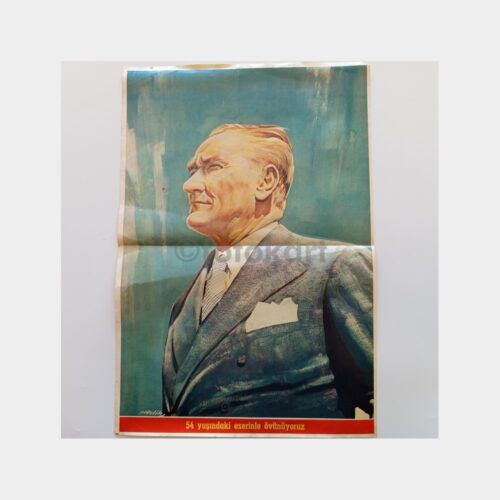 Hayat Dergisi - Orta Sayfası Poster, No. 33 Atatürk, 54 Yaşındaki Eserin