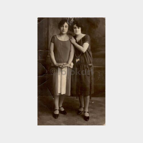 1928 İki Kadın Stüdyo Fotoğrafı