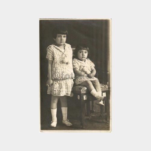 İki Küçük Kız Stüdyo Fotoğraf