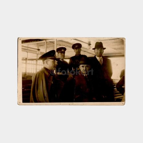 İsmet İnönü Subaylarla Belgesel Fotoğraf