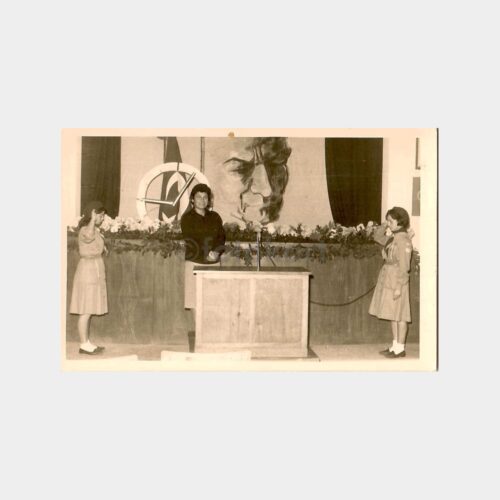 İzci Kız Öğrenciler Nöbeti Fotoğrafı