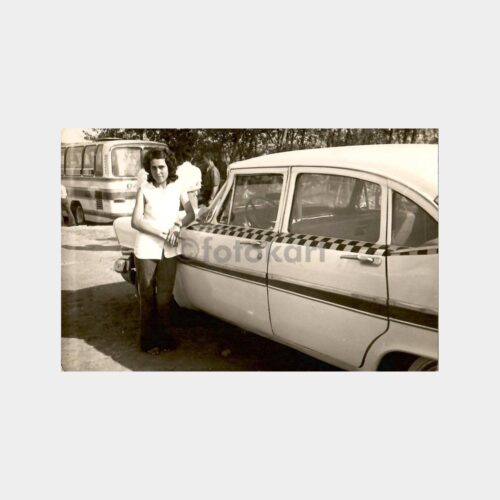 Kadın ve Damalı Taksi Otomobil Fotoğraf