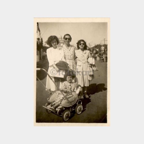 Kadınlar ve Çocuk Arabası Fotoğraf