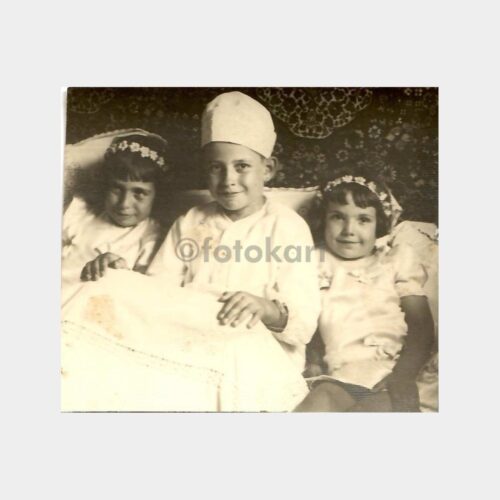 Kız Kardeşleri ile Sünnet Çocuğu Fotoğrafı