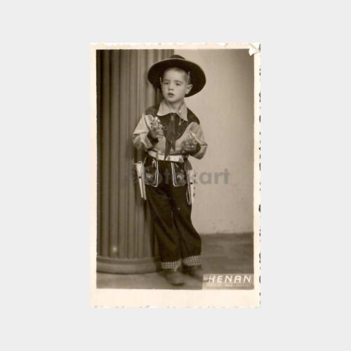 Kovboy Giysili Çocuk Küçük Fotoğraf
