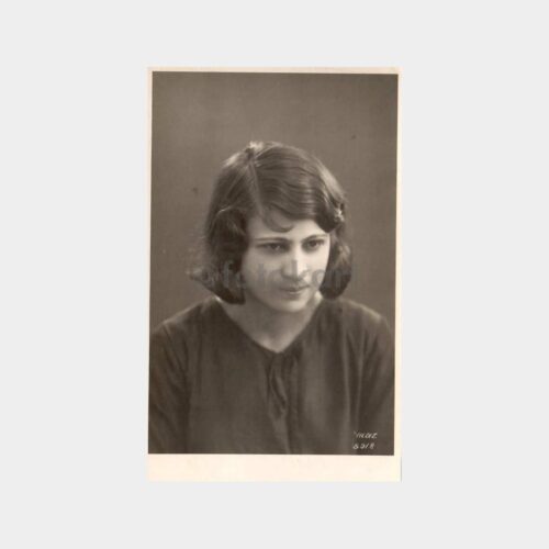 1932 Liseli Kız Öğrenci Albümünden Fotoğraf