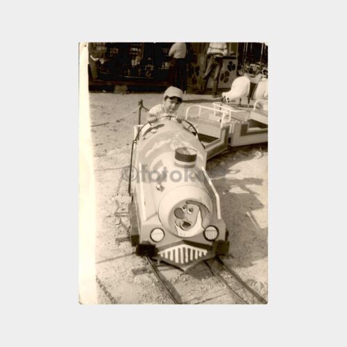 Lunaparkta Trene Binmiş Çocuk Büyük Boy Fotoğraf