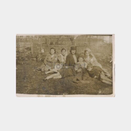 1936 Mecidiyeköy Bahçede Aile Fotoğraf