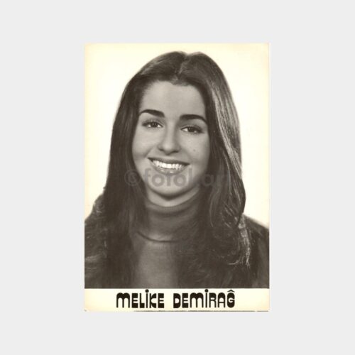 Melike Demirağ Kartpostal
