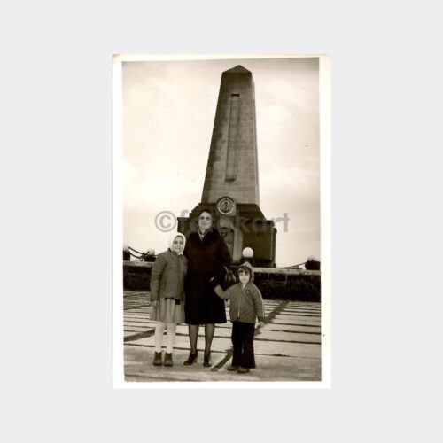 Mersin Denizcilik Anıtı Önünde Fotoğraf