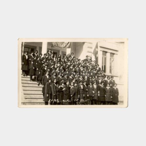 Orta Mektepli Kızlar Toplu Hatıra Fotoğraf