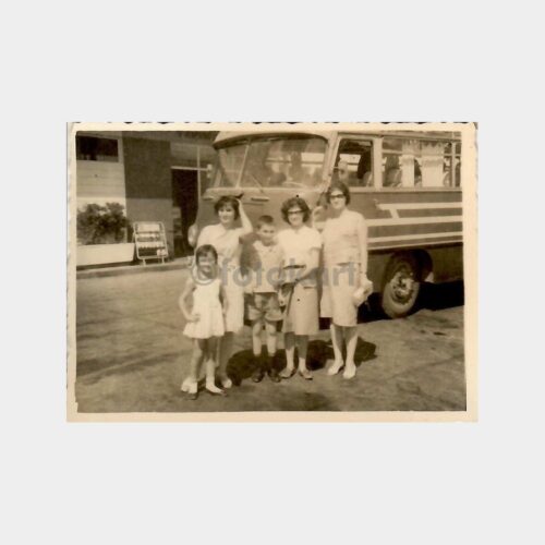 1965 Otobüs Önünde Kadın ve Çocuklar Fotoğraf
