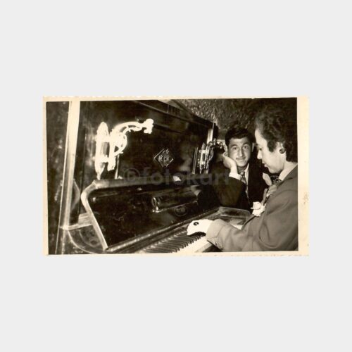 Piyanist Kadın ve Eşlikçisi - Müzik Konulu Fotoğraf