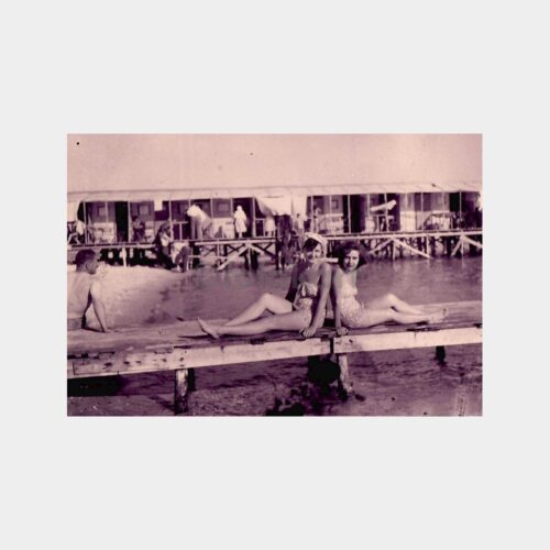 Plaj İskelesinde Kadınlar Fotoğraf