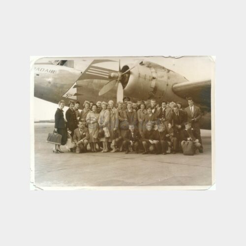 Radair Uçak Önünde Fotoğraf