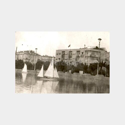 Sahilde Yelkenliler Fotoğraf