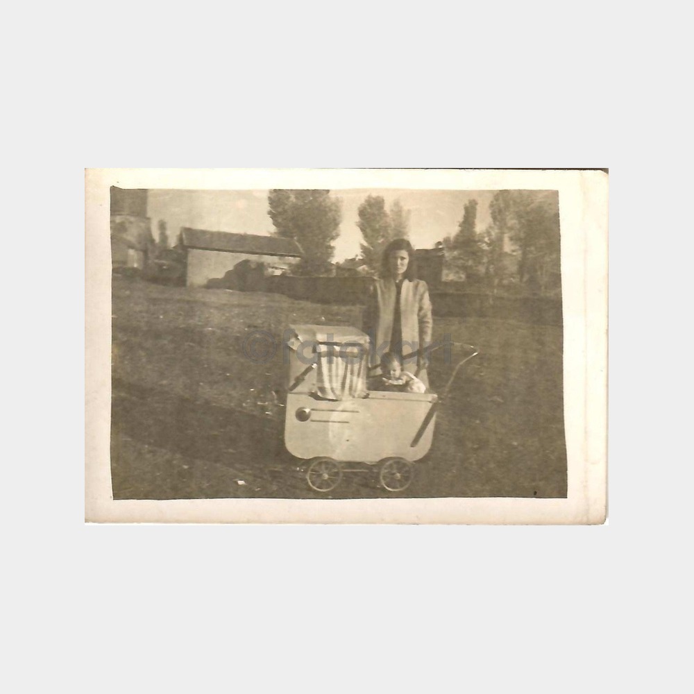 1943 Sivas Anne ve Bebek Arabası Hatıra Fotoğraf