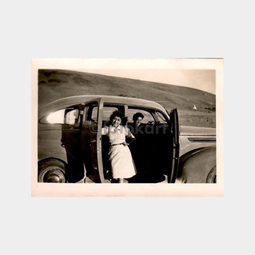 1940 Sivas Otomobilde Kadınlar Fotoğraf