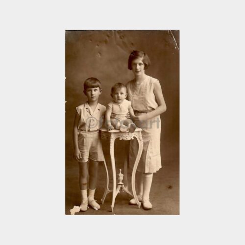 1931 Stüdyo Aile Fotoğrafı