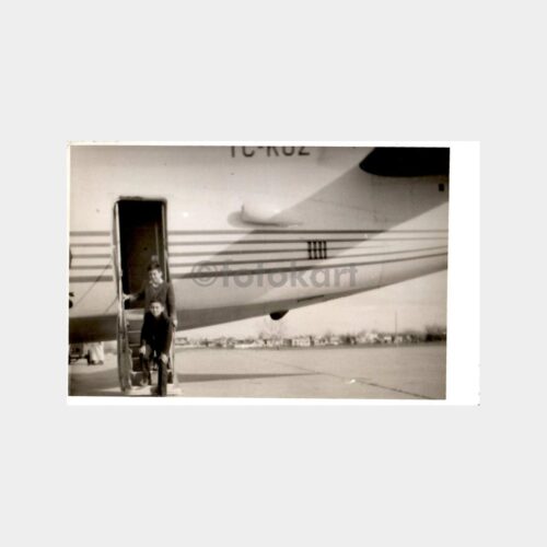 1963 TC-Koz Uçak Merdiveninde Çocuklar Fotoğraf