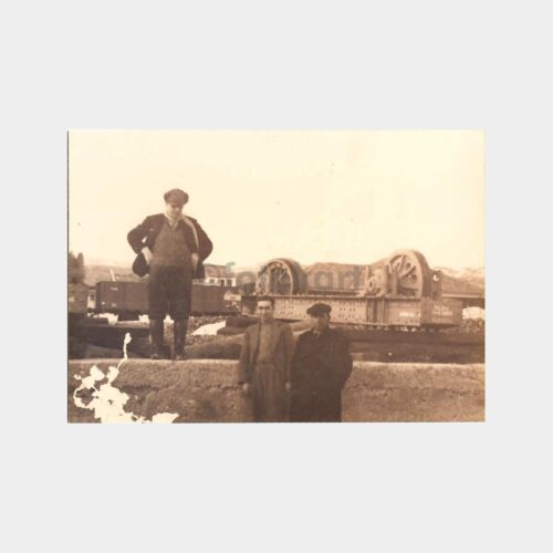 Tren Vagonları Önünde Beyler Fotoğraf