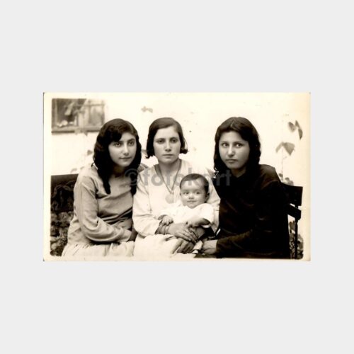 Üç Kadın ve Bebek Fotoğraf