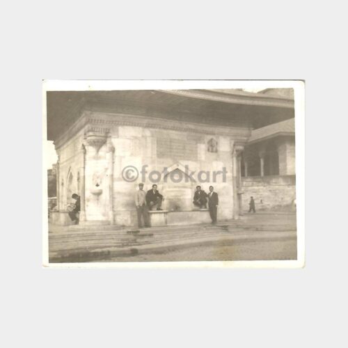 Üsküdar Damat İbrahim Paşa Çeşmesi Önünde Fotoğraf
