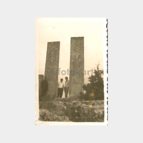Anıt Önünde Fotoğraf