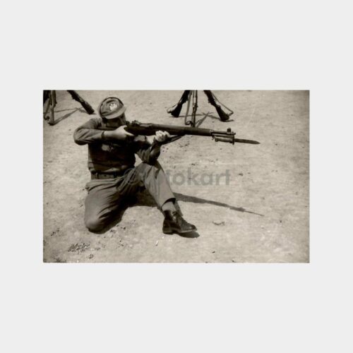 Asker Süngülü Tüfek Nişan Alırken Fotoğraf