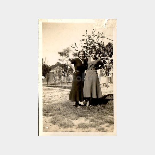 Bahçede İki Kadın Fotoğraf