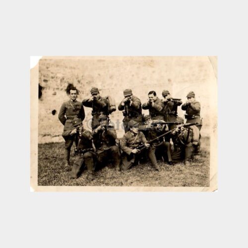Bir Askeri Grup Nişan Alırken Fotoğraf